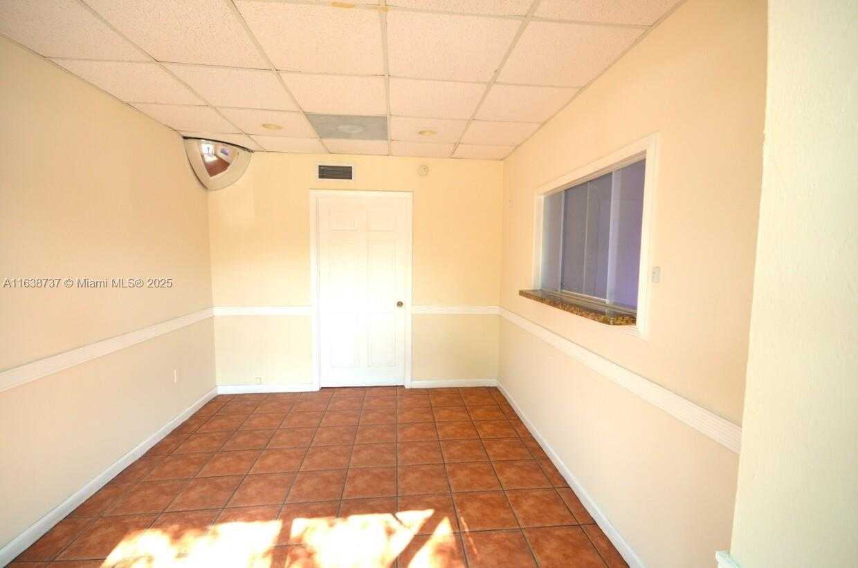 Small Image of 8411 BISCAYNE BLVD, Miami Number 5