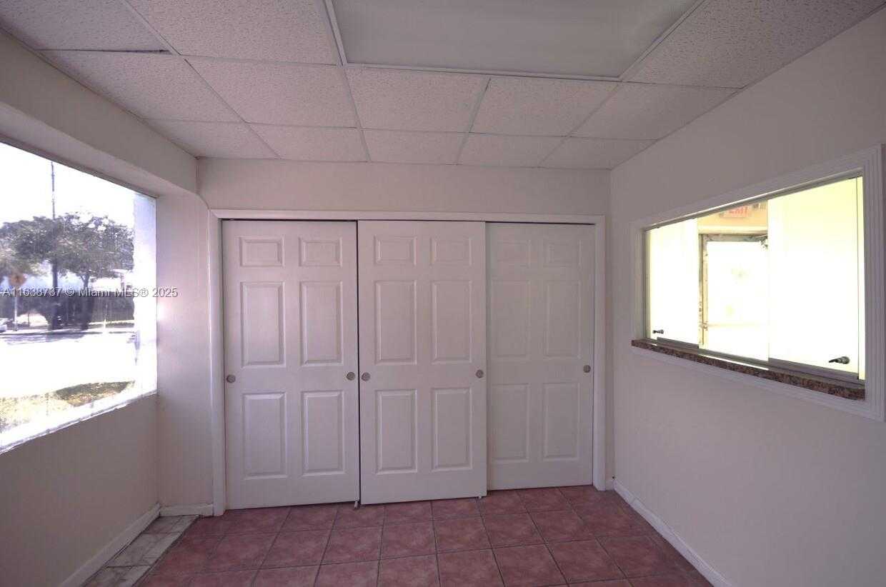Small Image of 8411 BISCAYNE BLVD, Miami Number 7