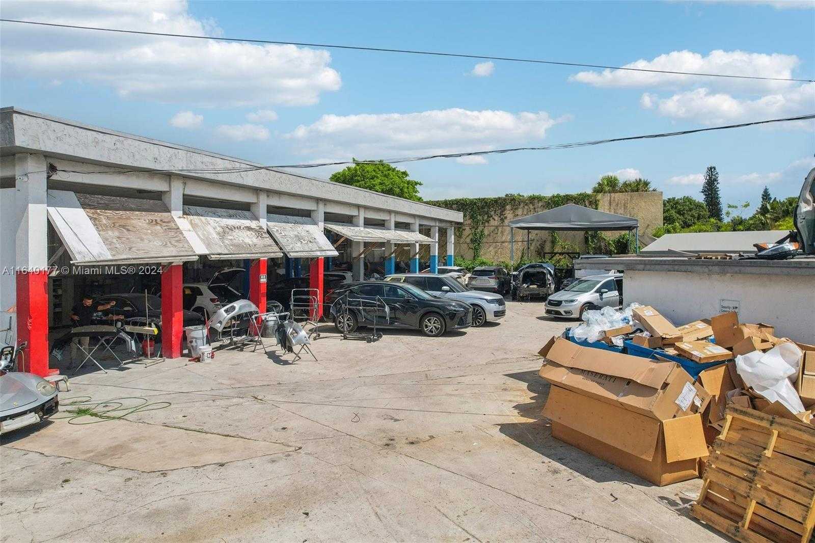 Small Image of 15150 WEST DIXIE HWY, North Miami Beach Number 11