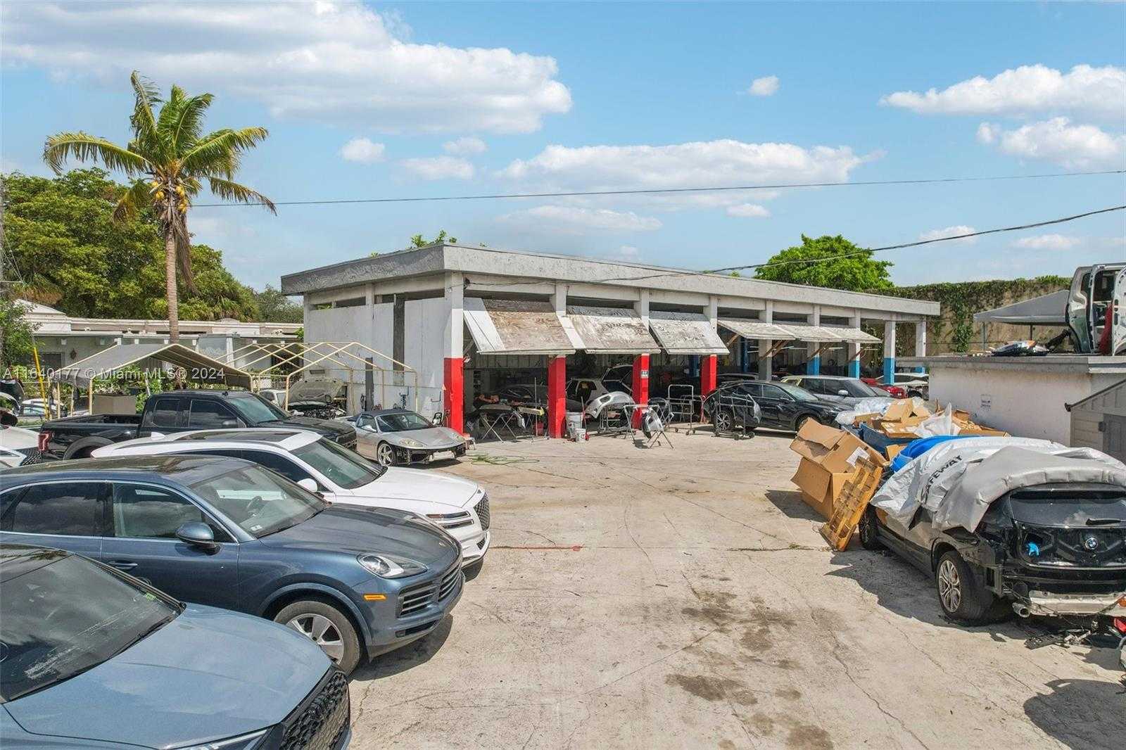 Small Image of 15150 WEST DIXIE HWY, North Miami Beach Number 12