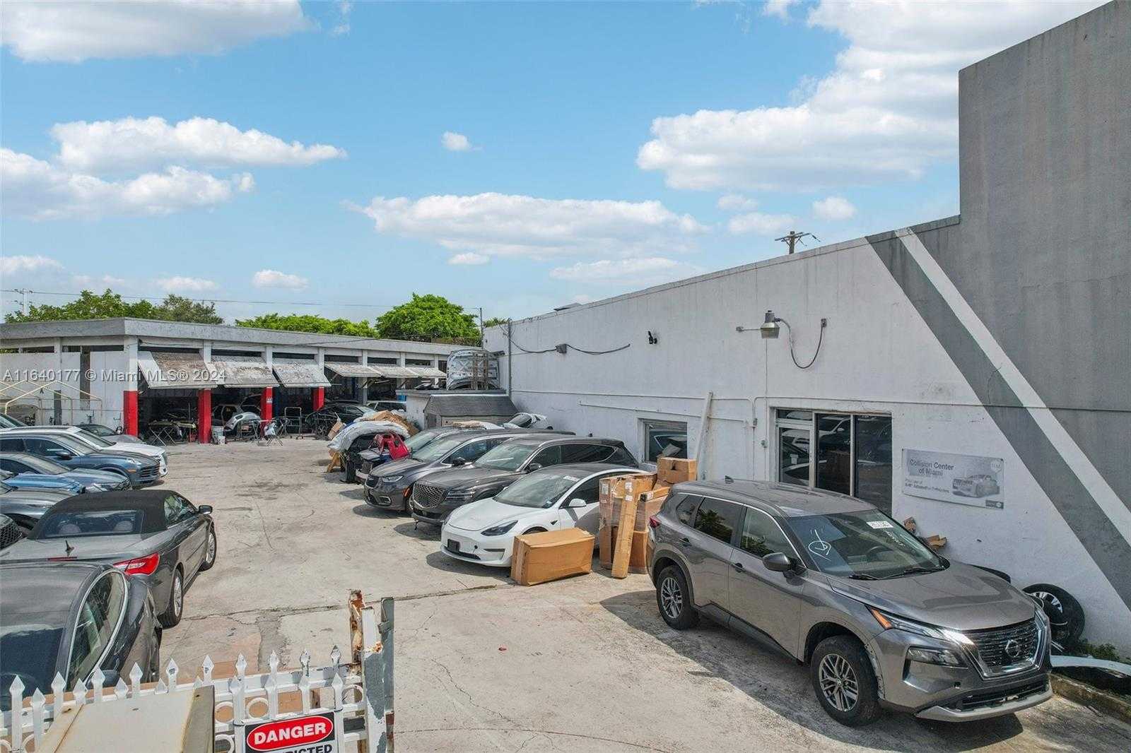 Small Image of 15150 WEST DIXIE HWY, North Miami Beach Number 15
