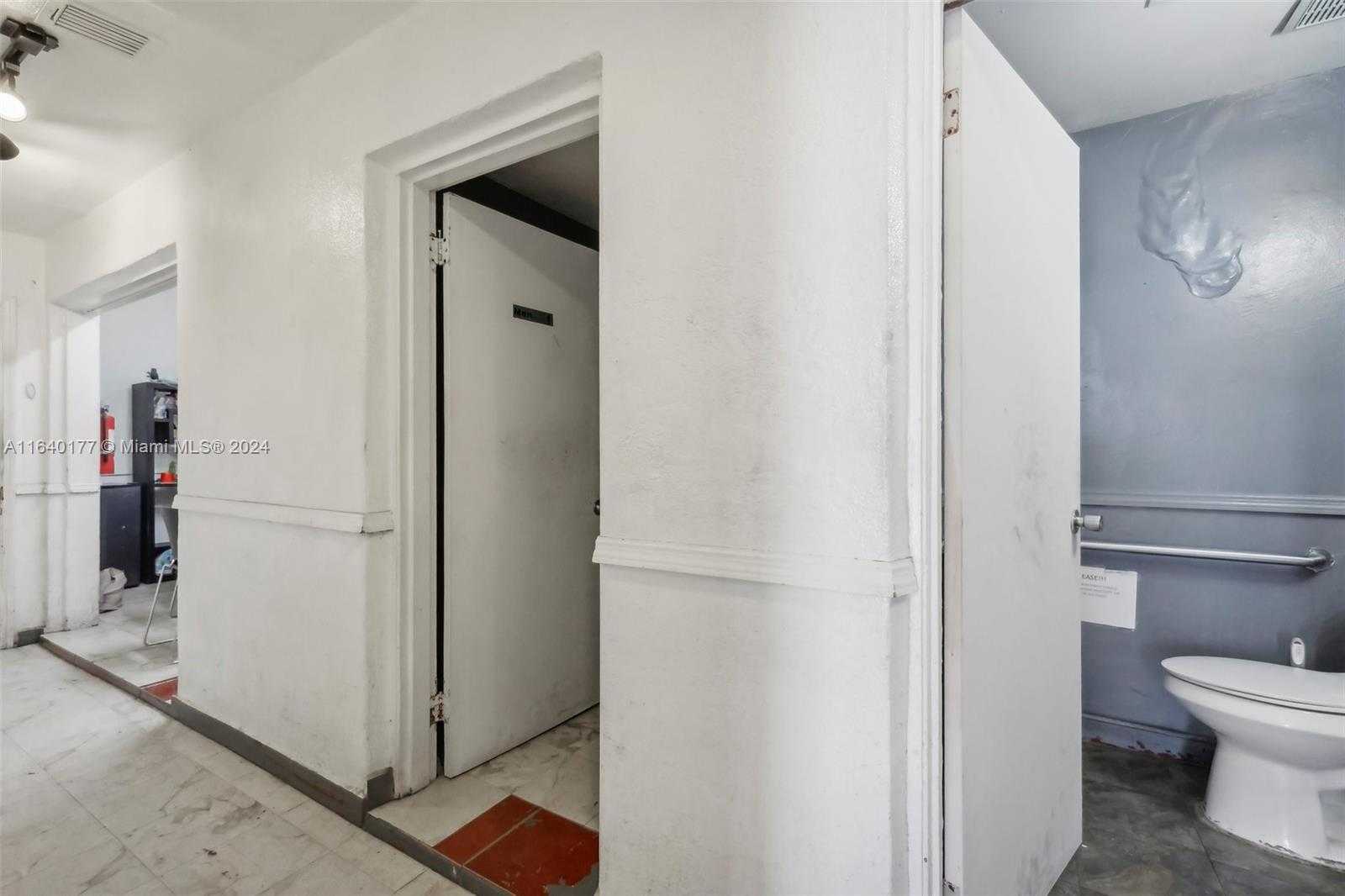 Small Image of 15150 WEST DIXIE HWY, North Miami Beach Number 18
