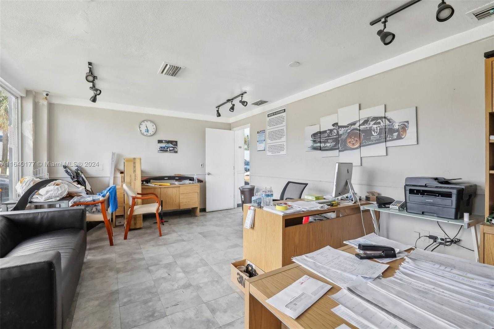 Small Image of 15150 WEST DIXIE HWY, North Miami Beach Number 26