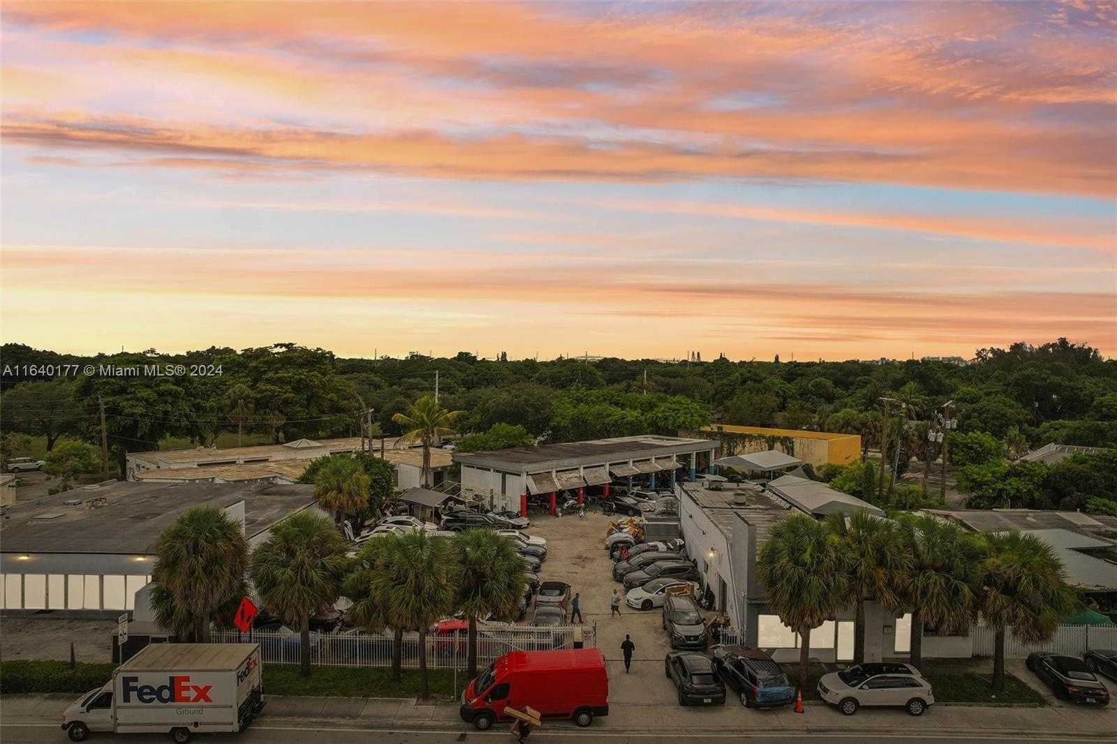 Small Image of 15150 WEST DIXIE HWY, North Miami Beach Number 4