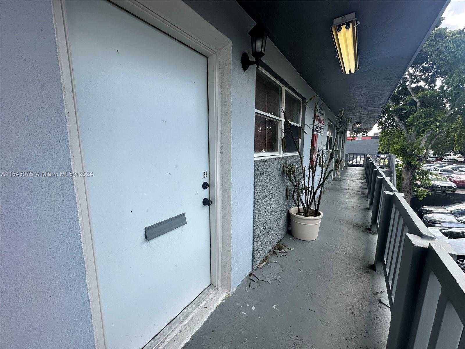 Small Image of 5981 FUNSTON ST #B3, Hollywood Number 3