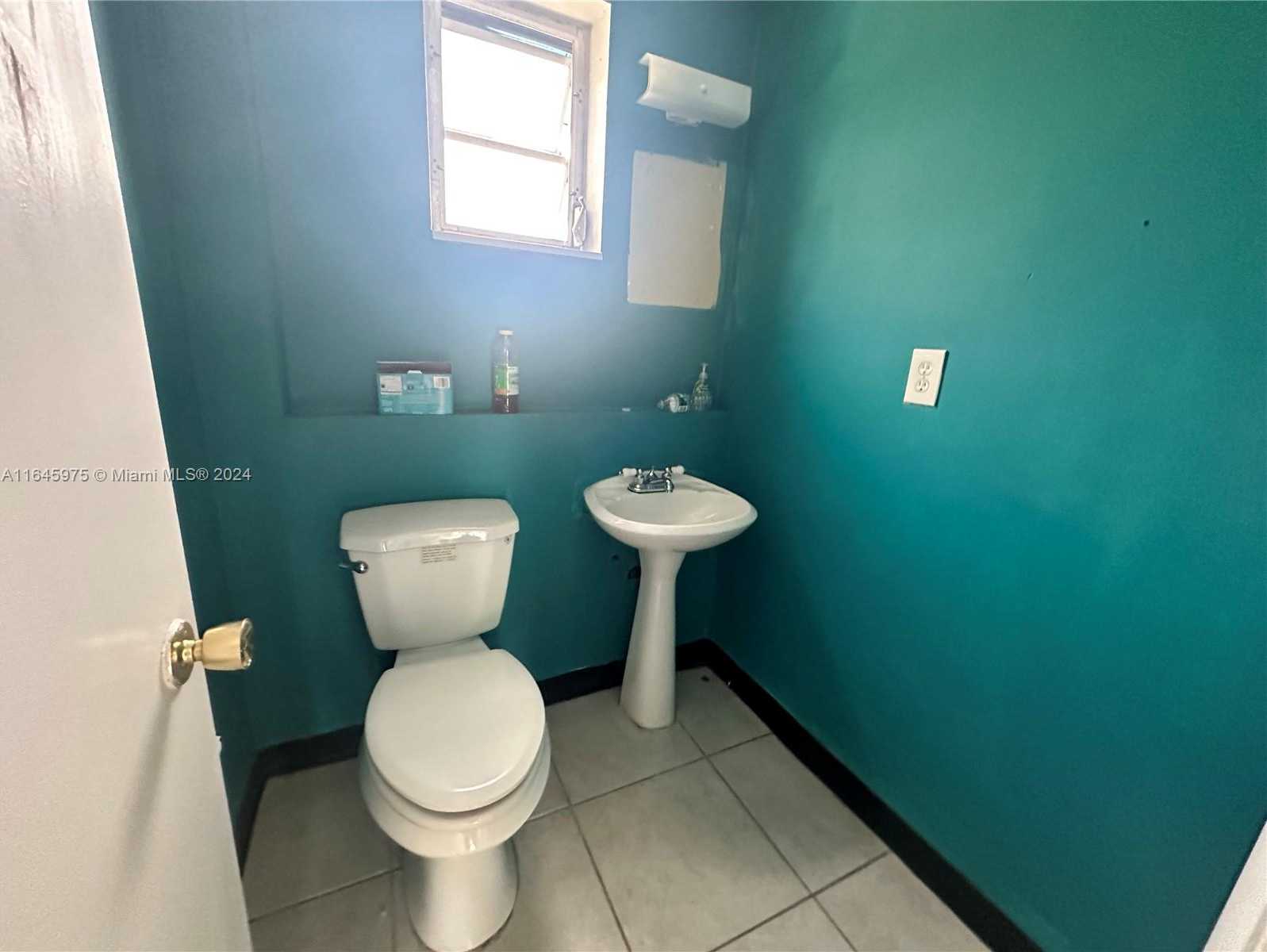 Small Image of 5981 FUNSTON ST #B3, Hollywood Number 9