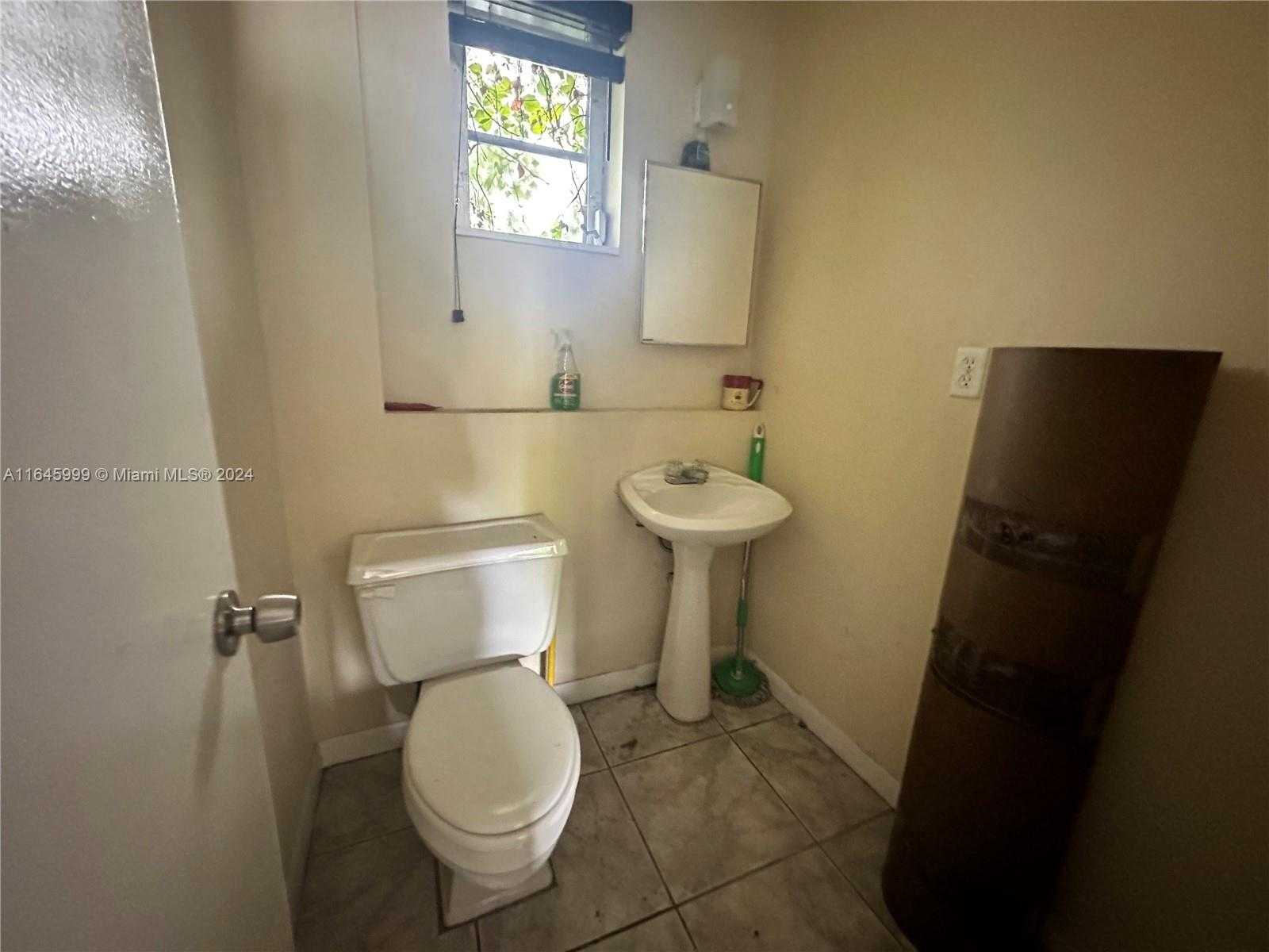 Small Image of 5981 FUNSTON ST #B5, Hollywood Number 6
