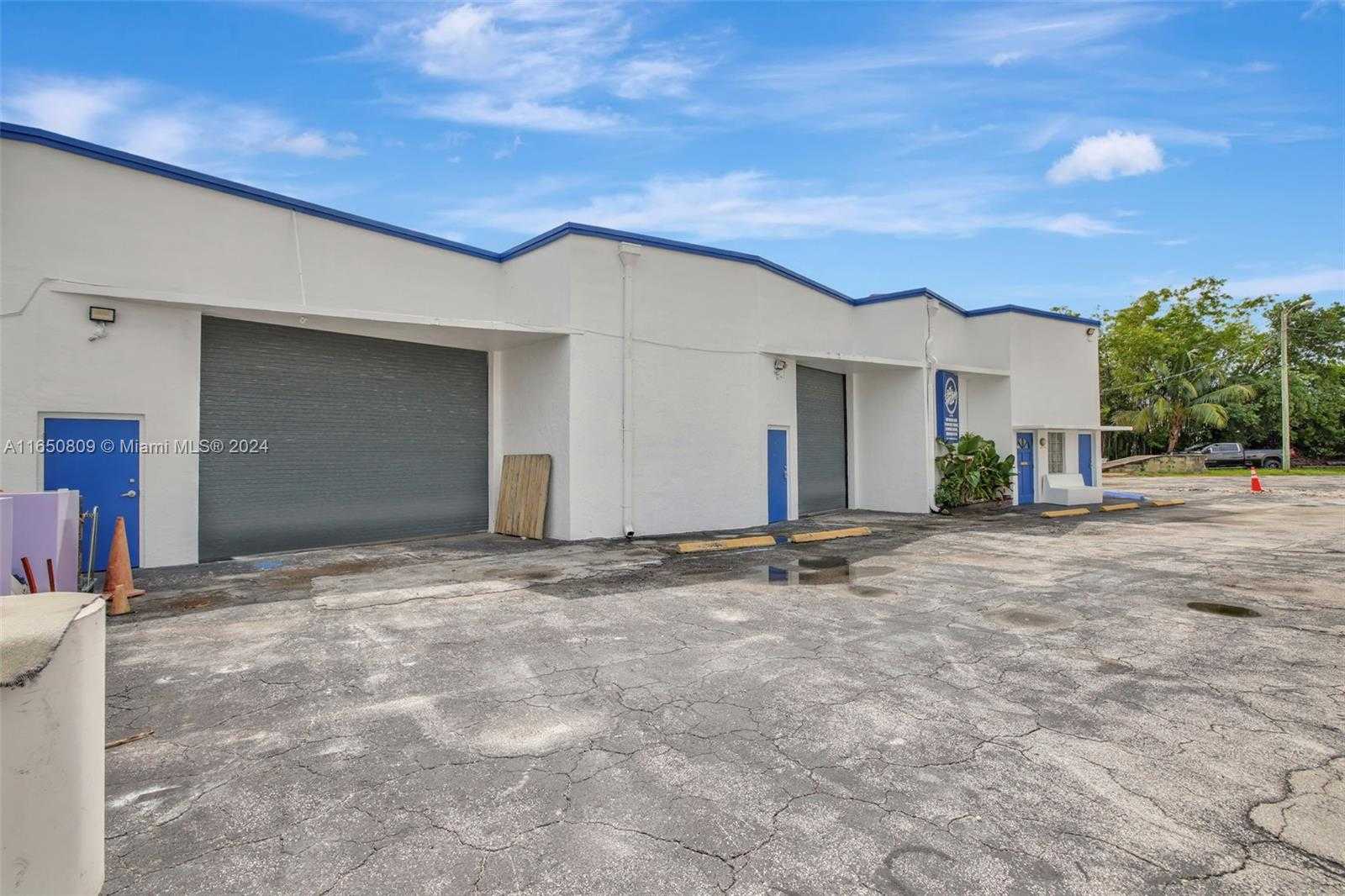 Small Image of 15221 NORTH EAST 21ST AVE, North Miami Beach Number 31