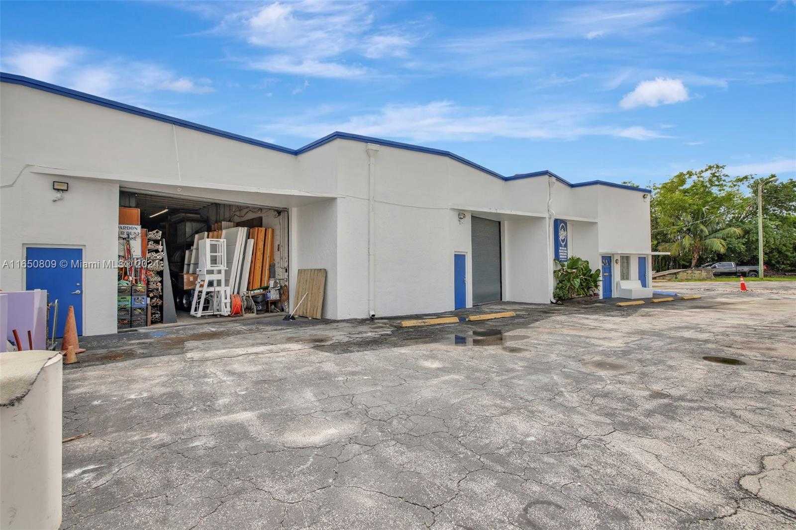 Small Image of 15221 NORTH EAST 21ST AVE, North Miami Beach Number 39
