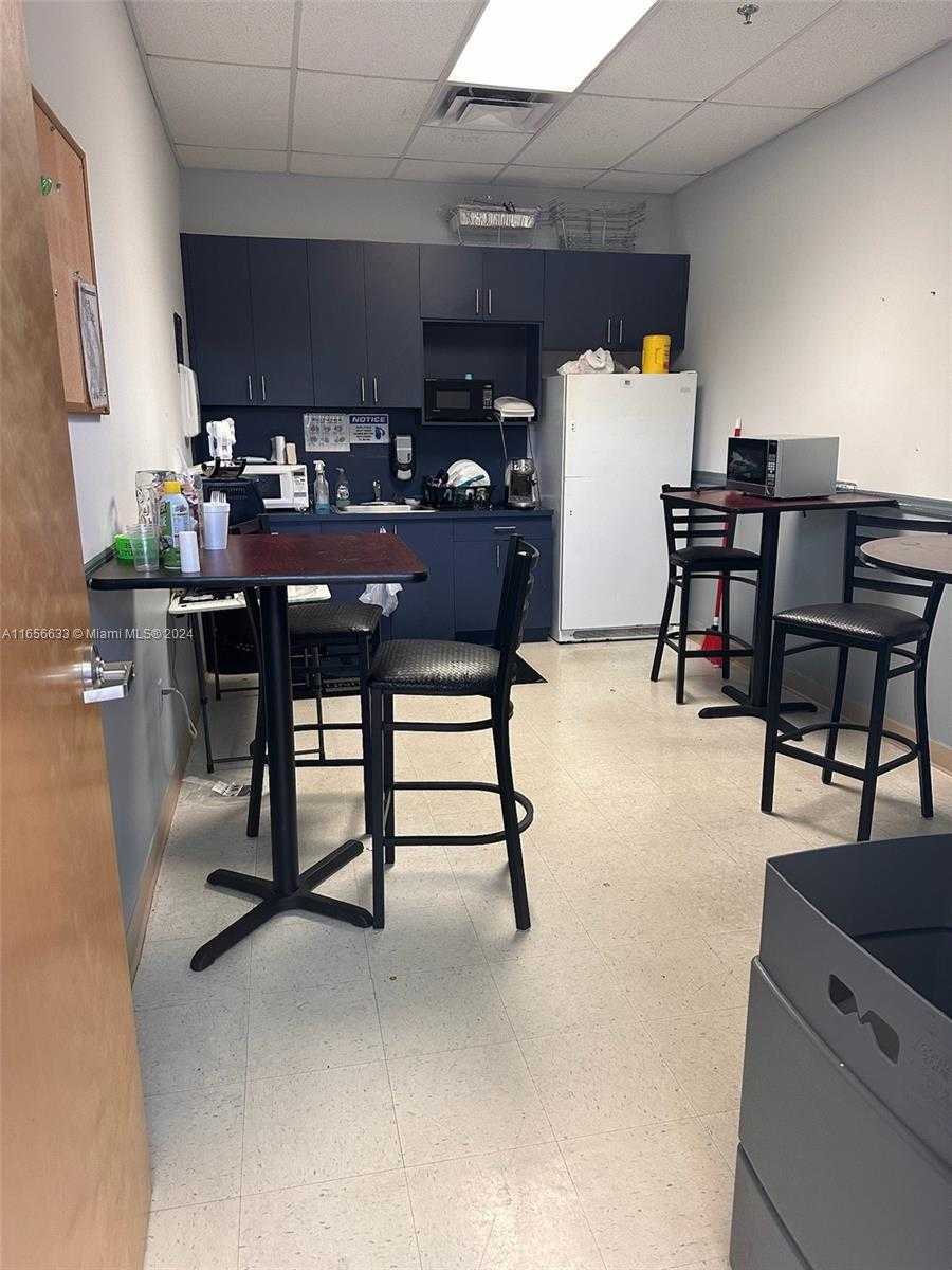 Small Image of 321 N Bryan Rd #321, Dania Beach, FL 33004, USA Number 5
