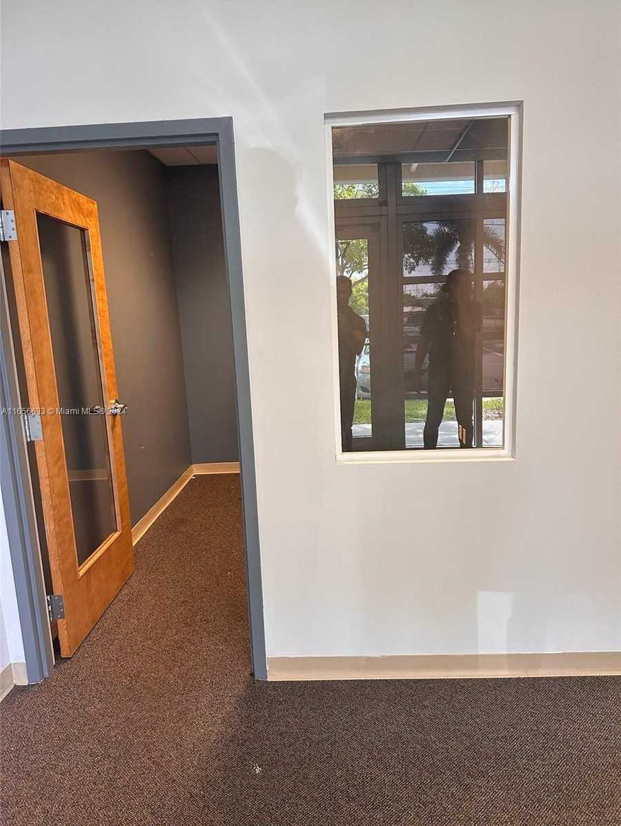 Small Image of 321 N Bryan Rd #321, Dania Beach, FL 33004, USA Number 6