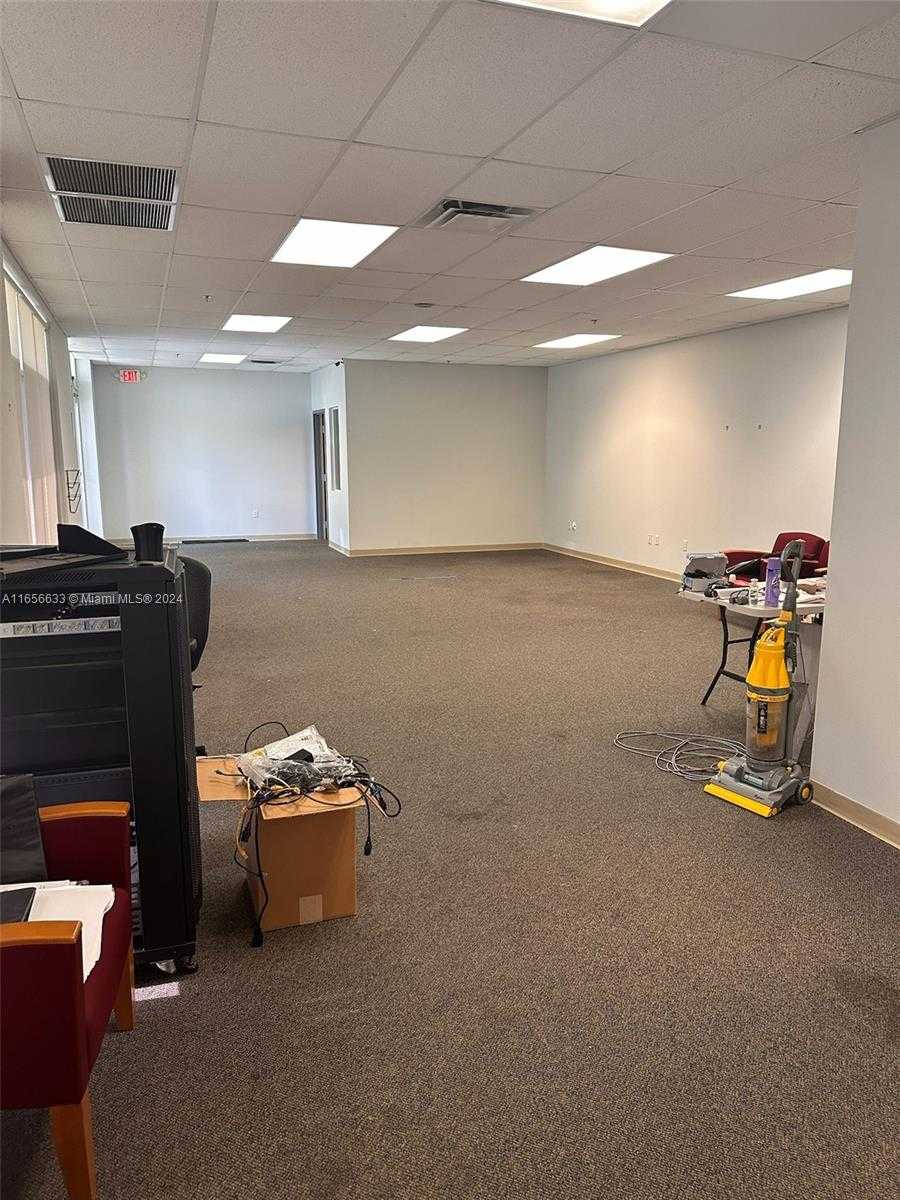 Small Image of 321 N Bryan Rd #321, Dania Beach, FL 33004, USA Number 8
