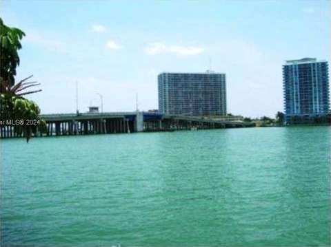 Small Image of 2130 BAY DR, Miami Beach Number 18