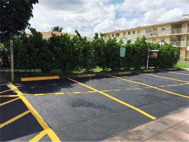 Small Image of 2140 BAY DR, Miami Beach Number 10