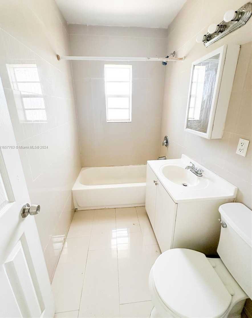 Small Image of 2140 BAY DR, Miami Beach Number 16