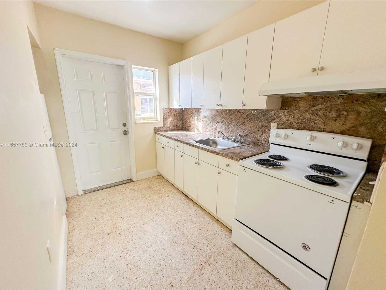 Small Image of 2140 BAY DR, Miami Beach Number 17
