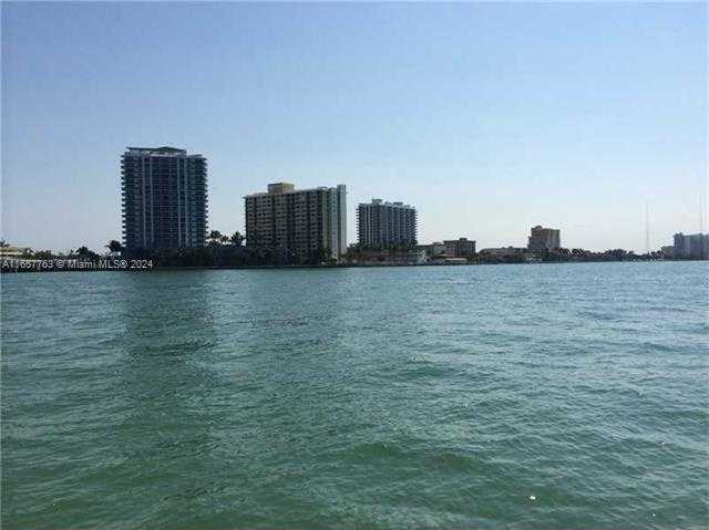 Small Image of 2140 BAY DR, Miami Beach Number 18