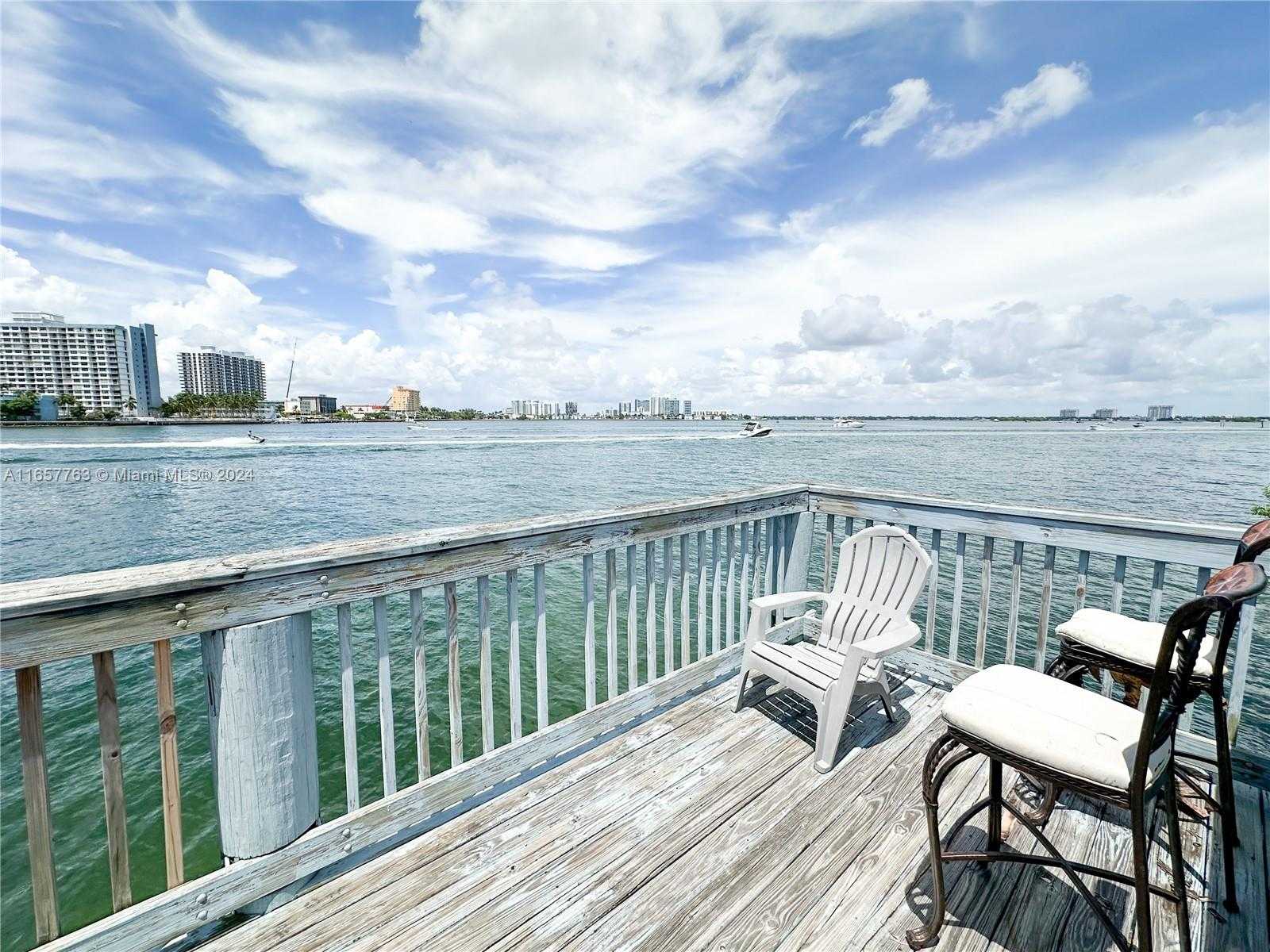 Small Image of 2140 BAY DR, Miami Beach Number 2