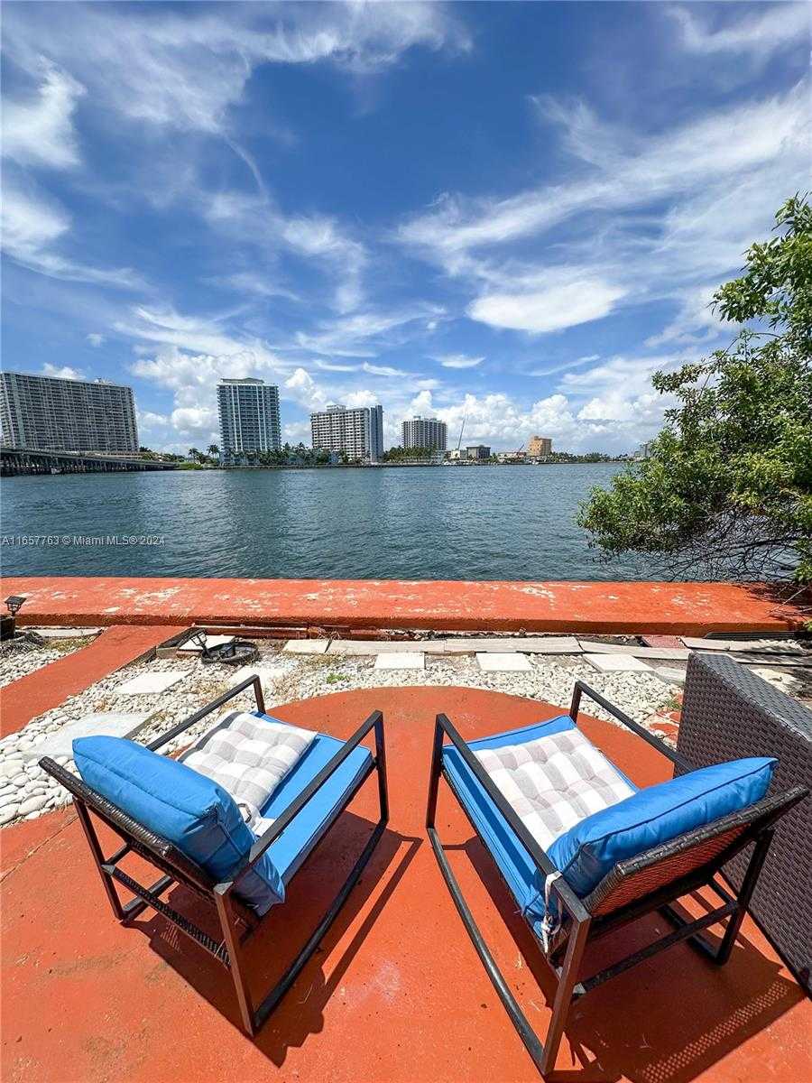 Small Image of 2140 BAY DR, Miami Beach Number 9