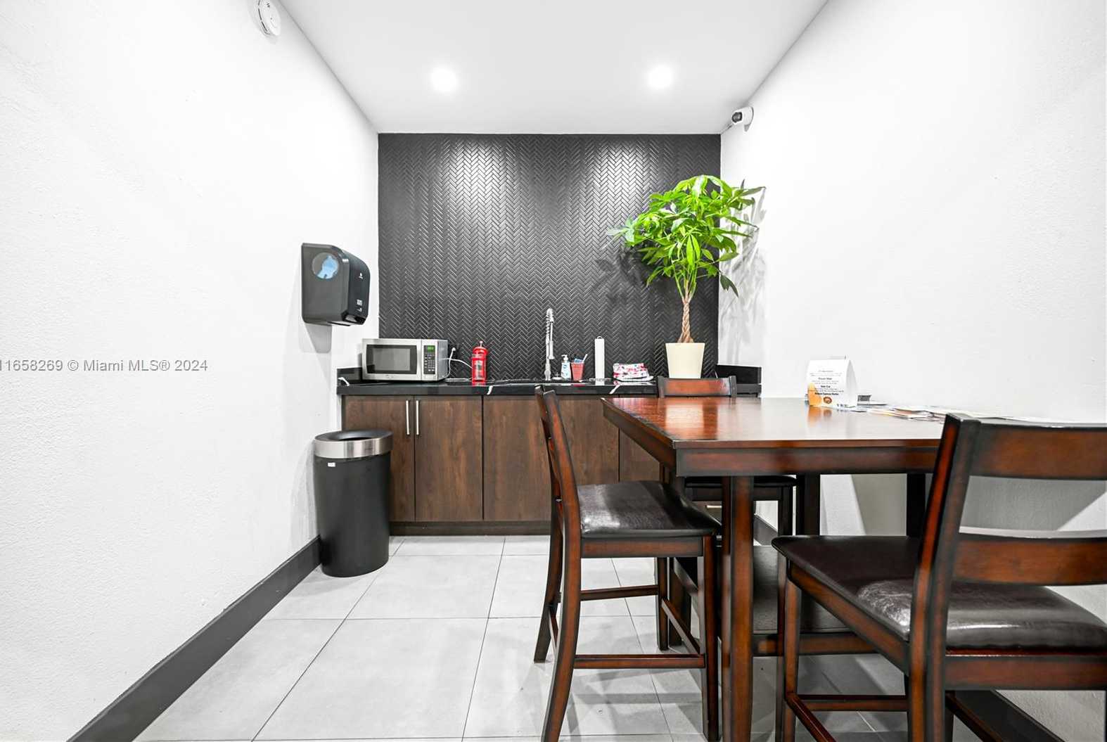 Small Image of 2640 HOLLYWOOD BLVD #114, Hollywood Number 10