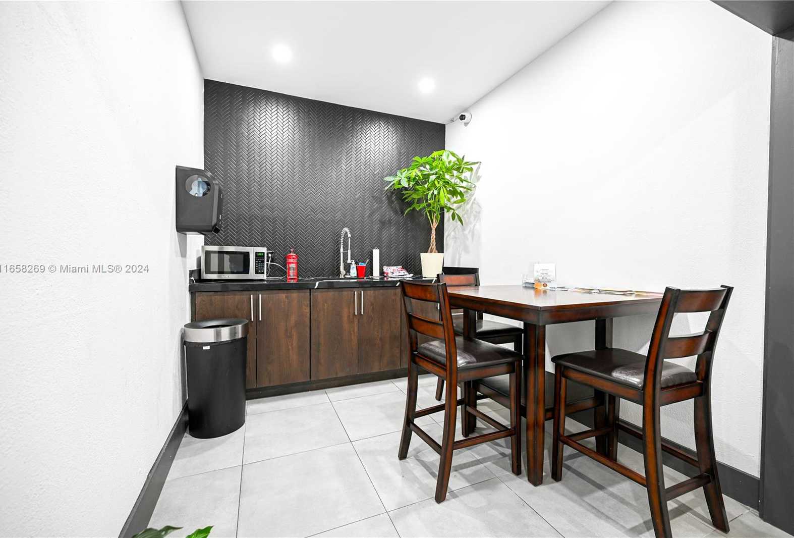 Small Image of 2640 HOLLYWOOD BLVD #114, Hollywood Number 27