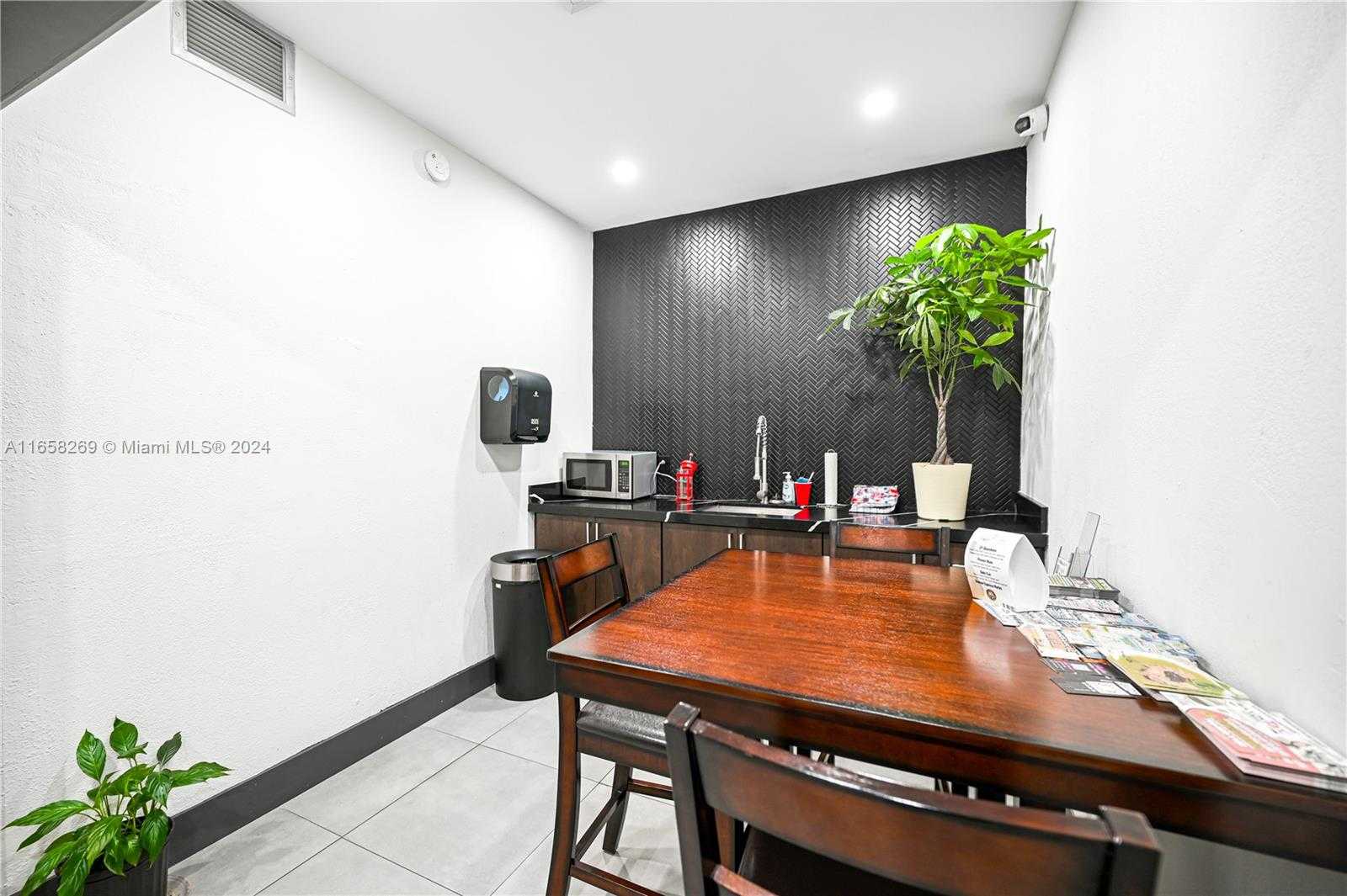 Small Image of 2640 HOLLYWOOD BLVD #114, Hollywood Number 28