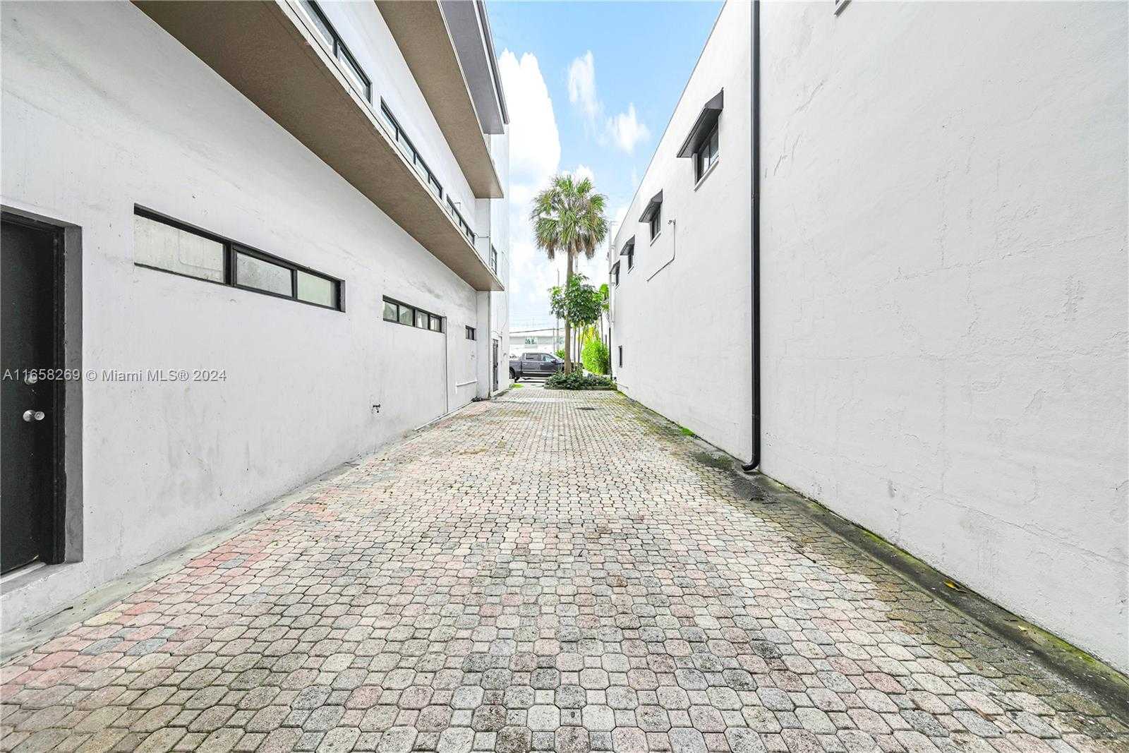 Small Image of 2640 HOLLYWOOD BLVD #114, Hollywood Number 35