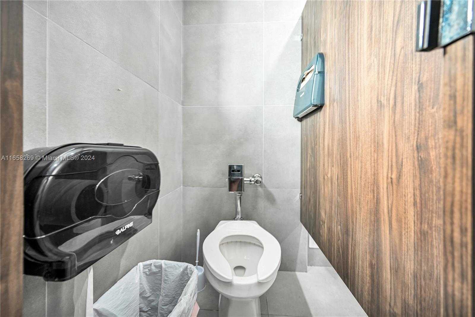 Small Image of 2640 HOLLYWOOD BLVD #114, Hollywood Number 37