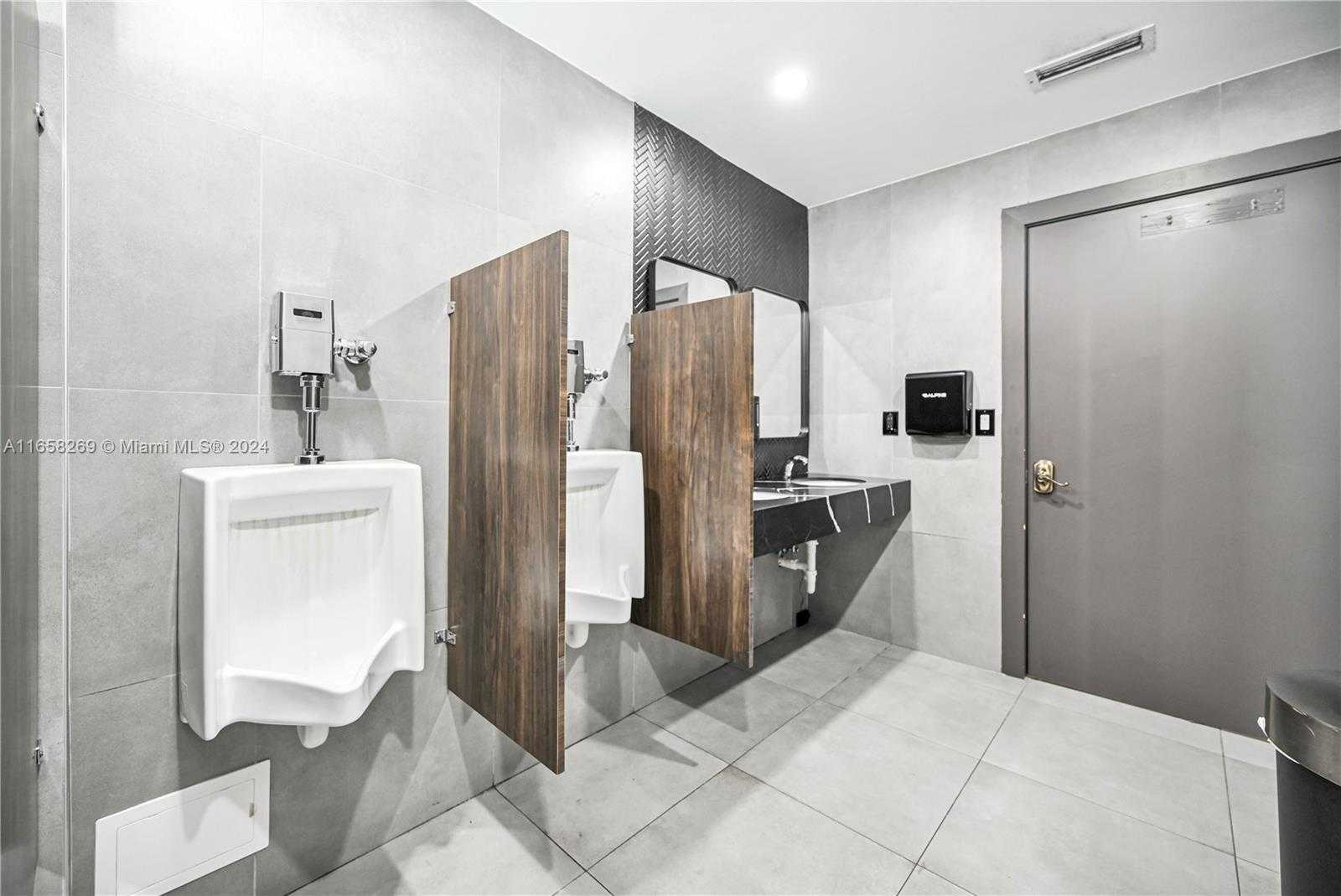 Small Image of 2640 HOLLYWOOD BLVD #114, Hollywood Number 40