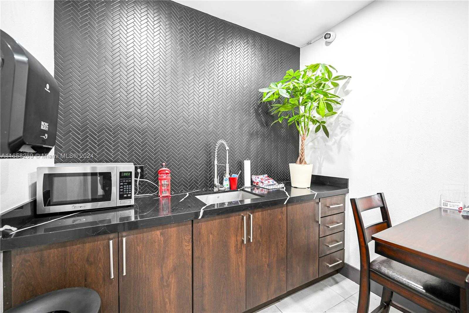 Small Image of 2640 HOLLYWOOD BLVD #114, Hollywood Number 8