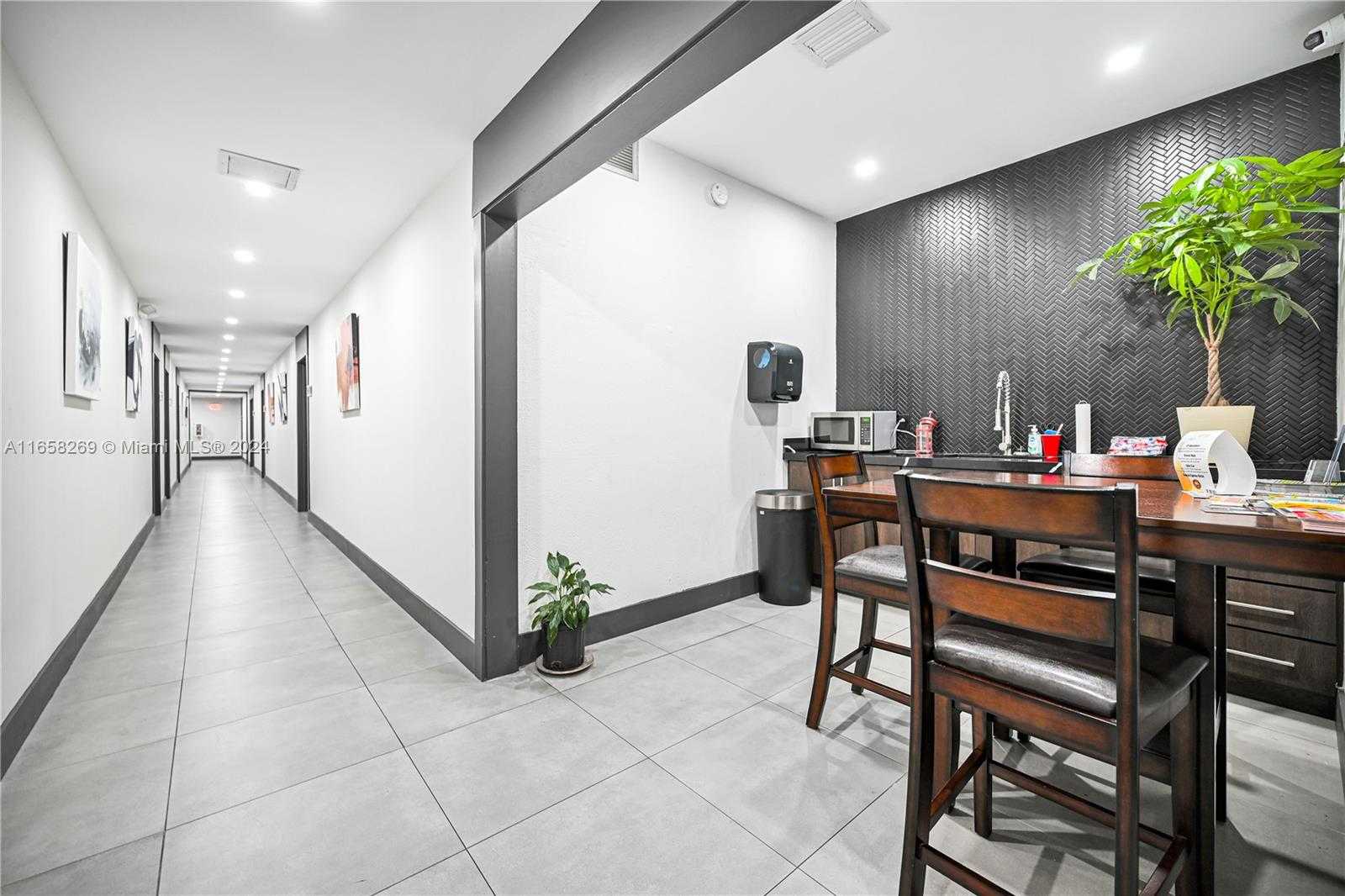 Small Image of 2640 HOLLYWOOD BLVD #114, Hollywood Number 9