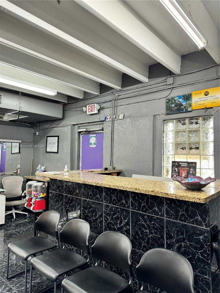 Small Image of 5600 PEMBROKE RD, West Park Number 10