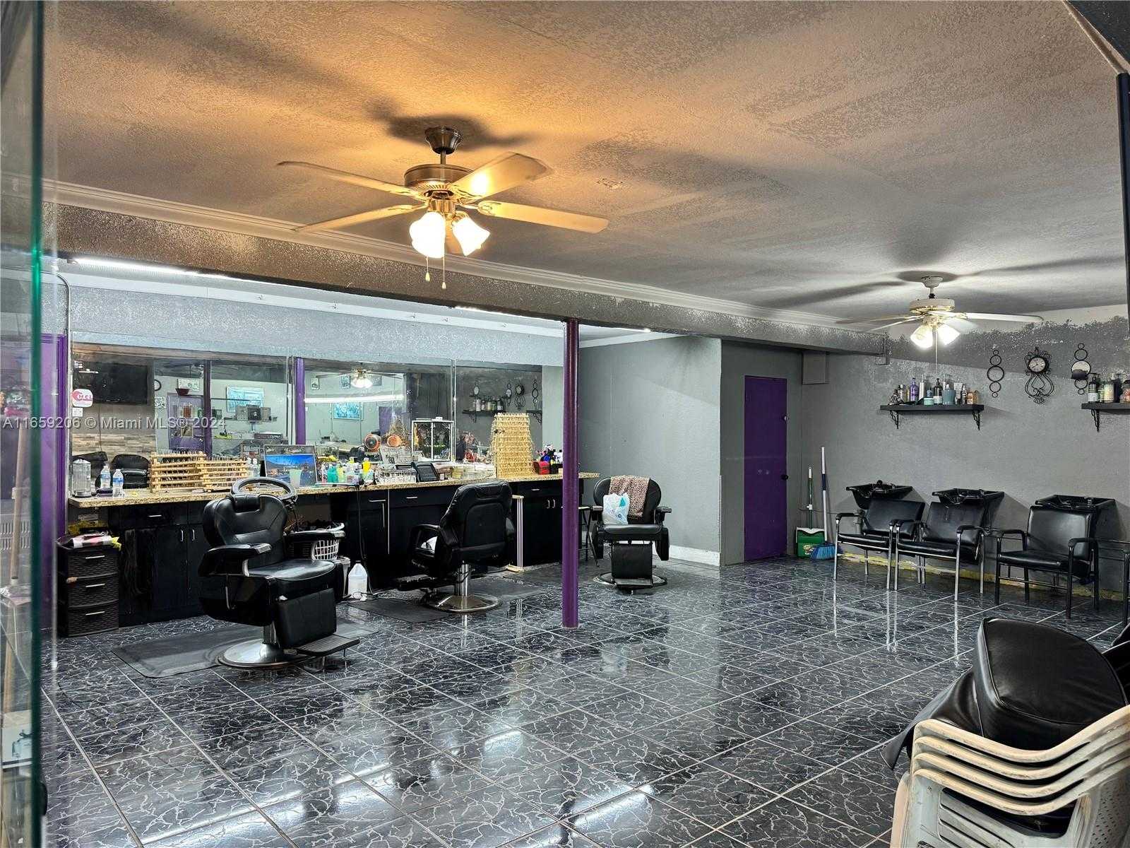 Small Image of 5600 PEMBROKE RD, West Park Number 13