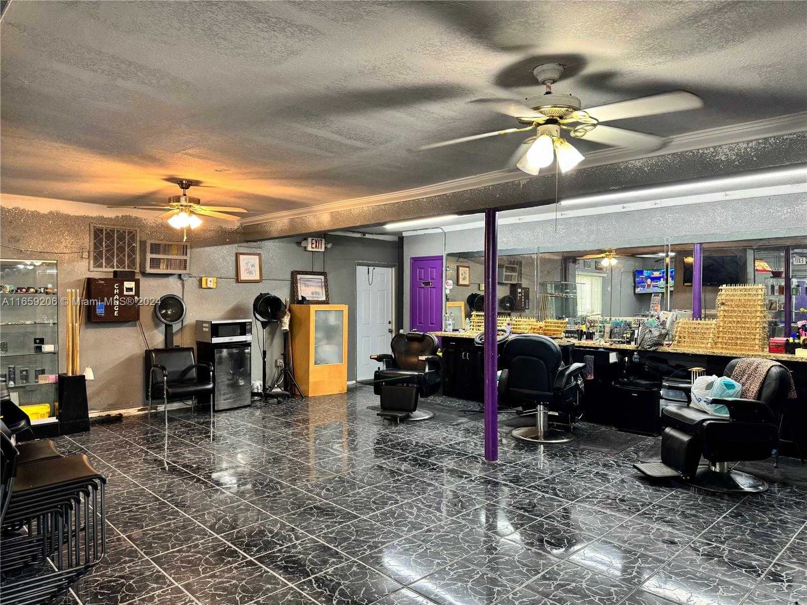 Small Image of 5600 PEMBROKE RD, West Park Number 14