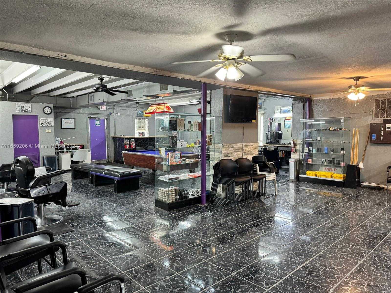 Small Image of 5600 PEMBROKE RD, West Park Number 17