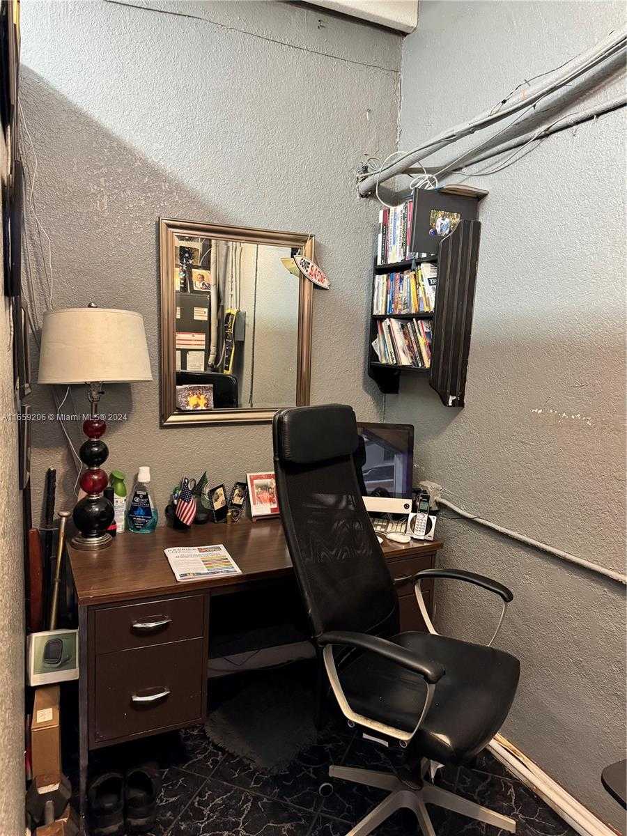 Small Image of 5600 PEMBROKE RD, West Park Number 20