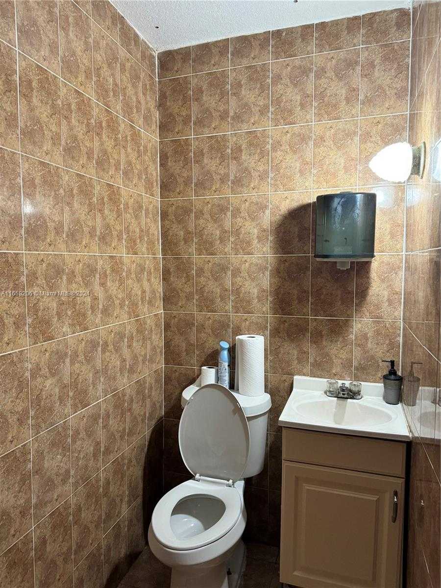 Small Image of 5600 PEMBROKE RD, West Park Number 21