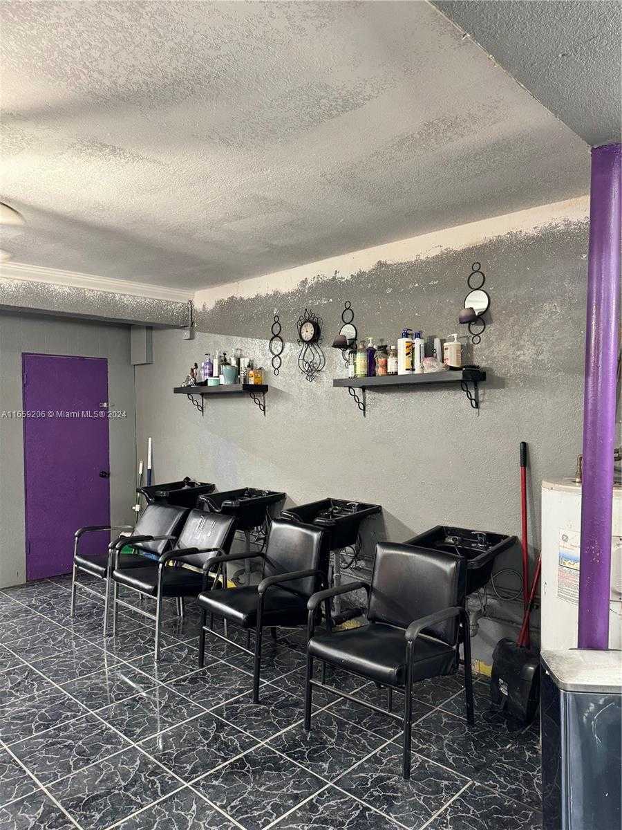 Small Image of 5600 PEMBROKE RD, West Park Number 23