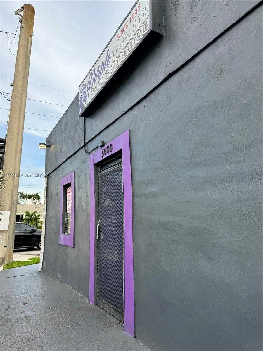 Small Image of 5600 PEMBROKE RD, West Park Number 24