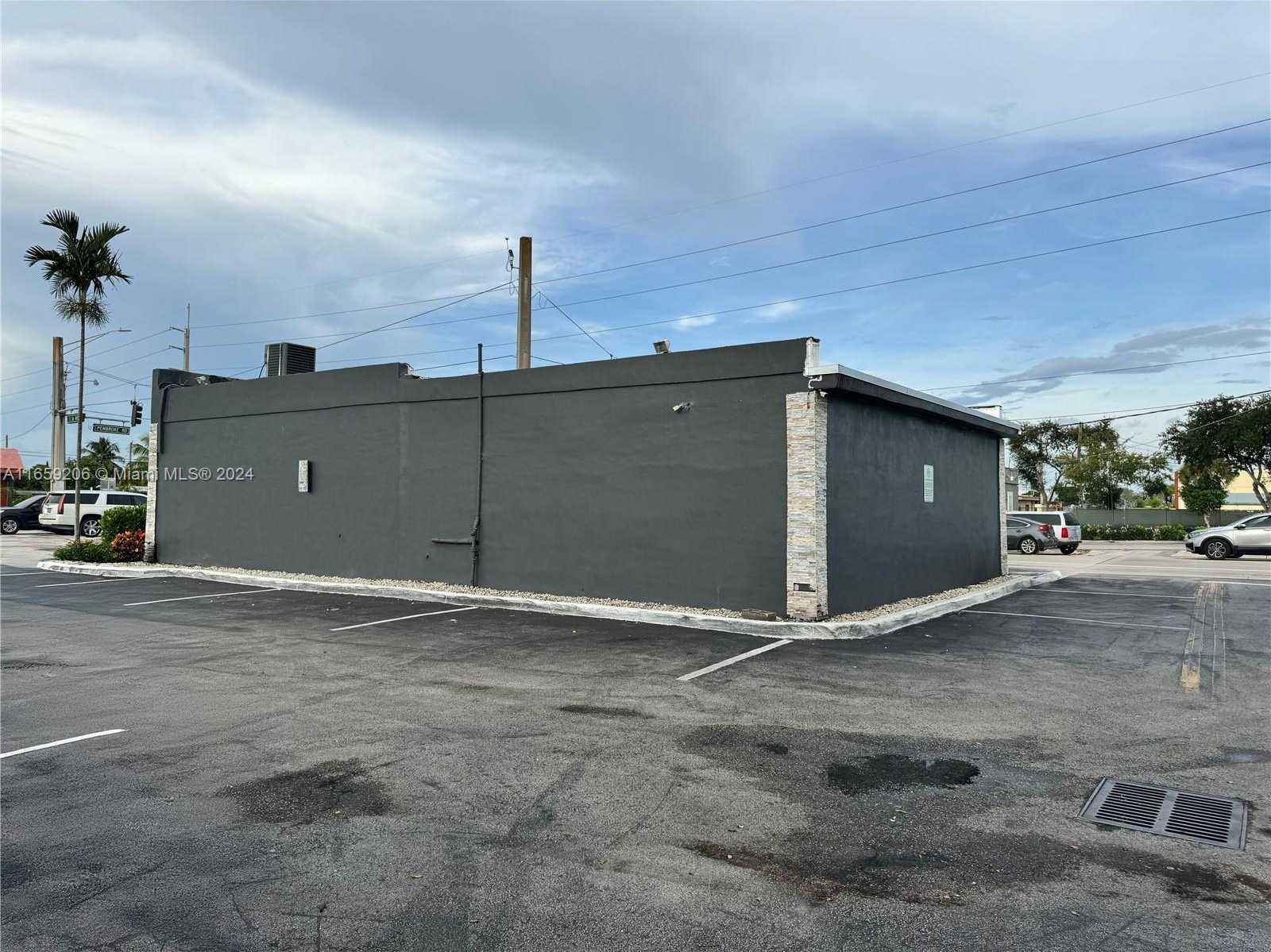 Small Image of 5600 PEMBROKE RD, West Park Number 26