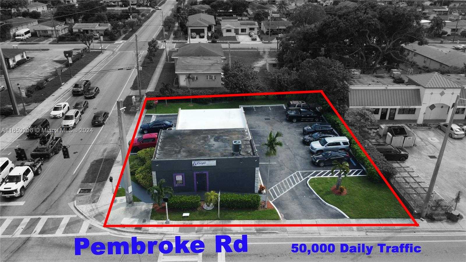 Small Image of 5600 PEMBROKE RD, West Park Number 3