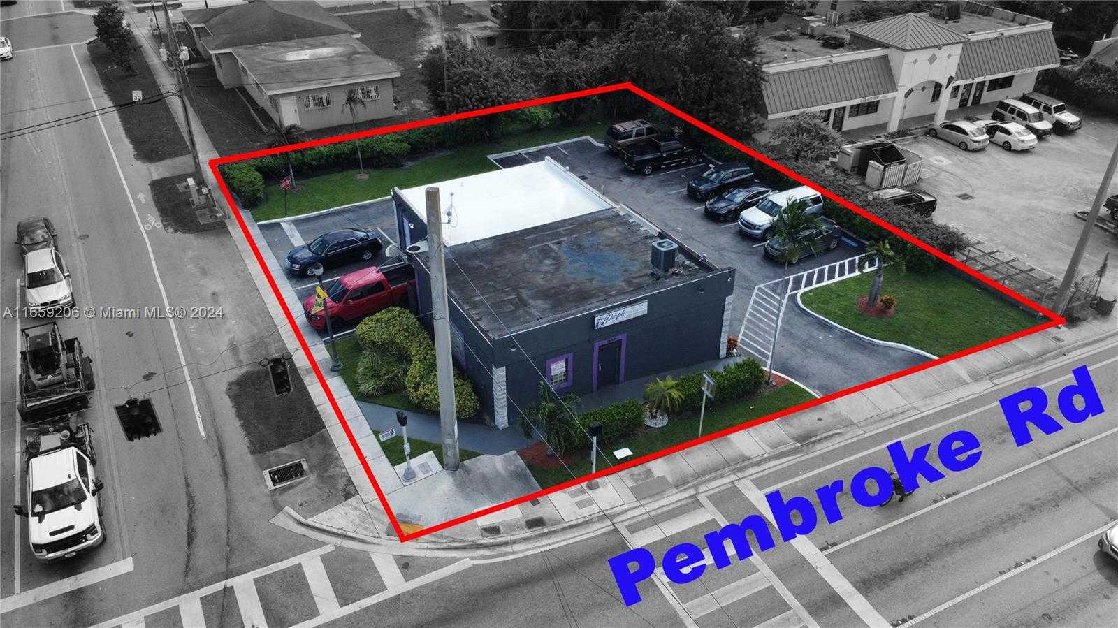 Small Image of 5600 PEMBROKE RD, West Park Number 4