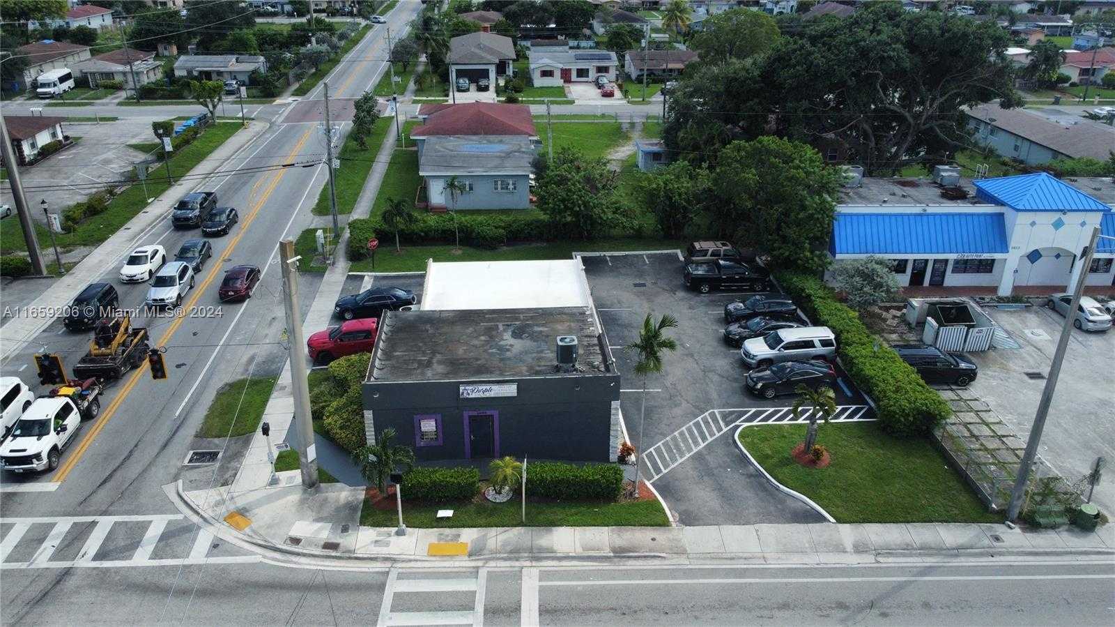 Small Image of 5600 PEMBROKE RD, West Park Number 7