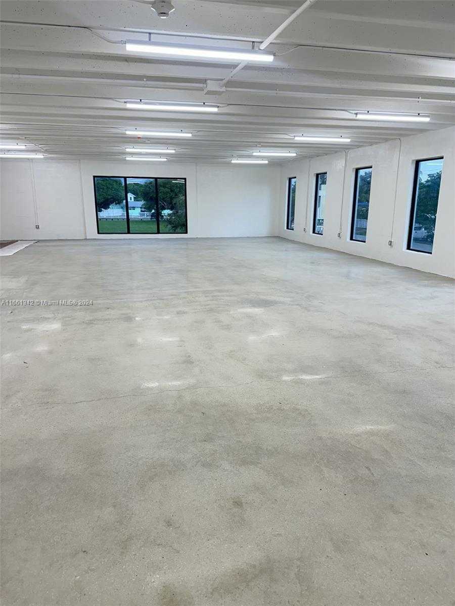 Small Image of 5005 NW 173rd Dr, Miami Gardens, FL 33055, USA Number 3