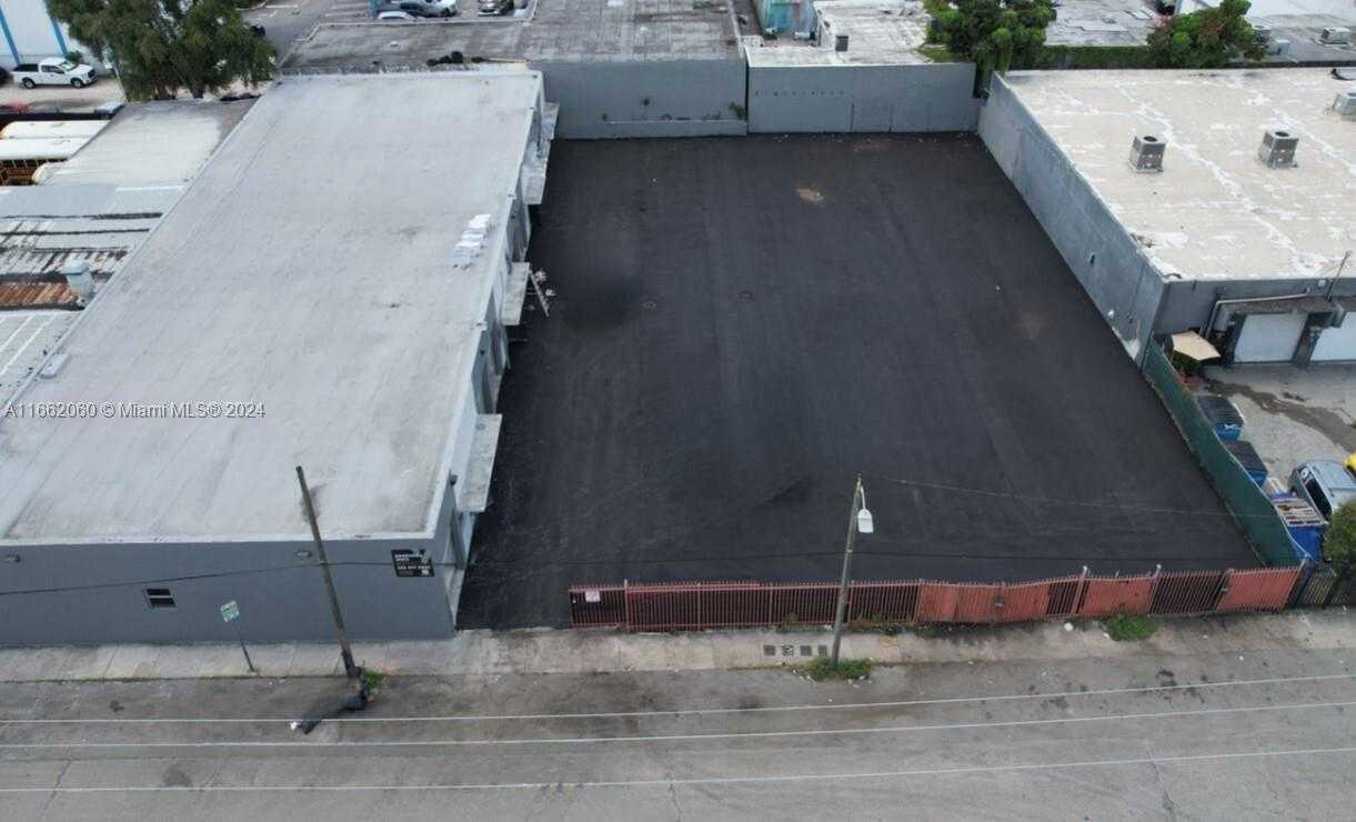 Small Image of 1740 NORTH WEST 22ND ST, Miami Number 3