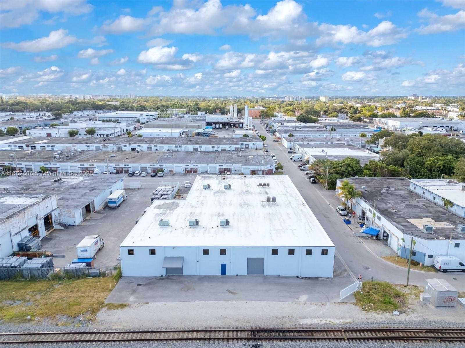 Small Image of 6897 NORTH EAST 4TH AVE #Space-A, Miami Number 7