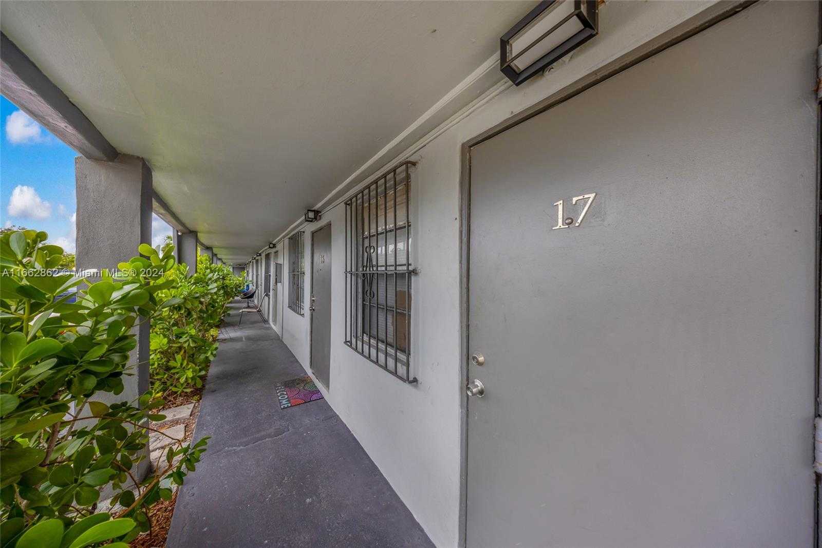 Small Image of 5807 SOUTH WEST 25TH ST, West Park Number 14