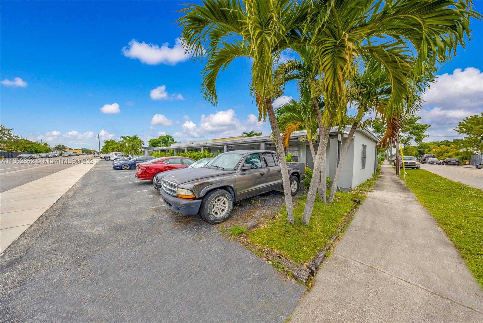 Small Image of 5807 SOUTH WEST 25TH ST, West Park Number 15