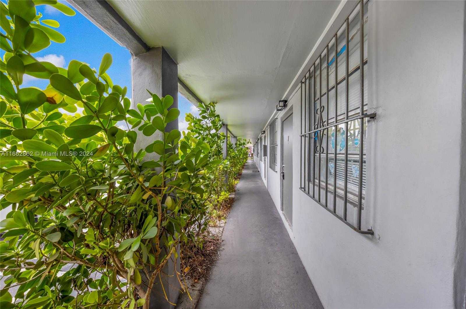 Small Image of 5807 SOUTH WEST 25TH ST, West Park Number 18