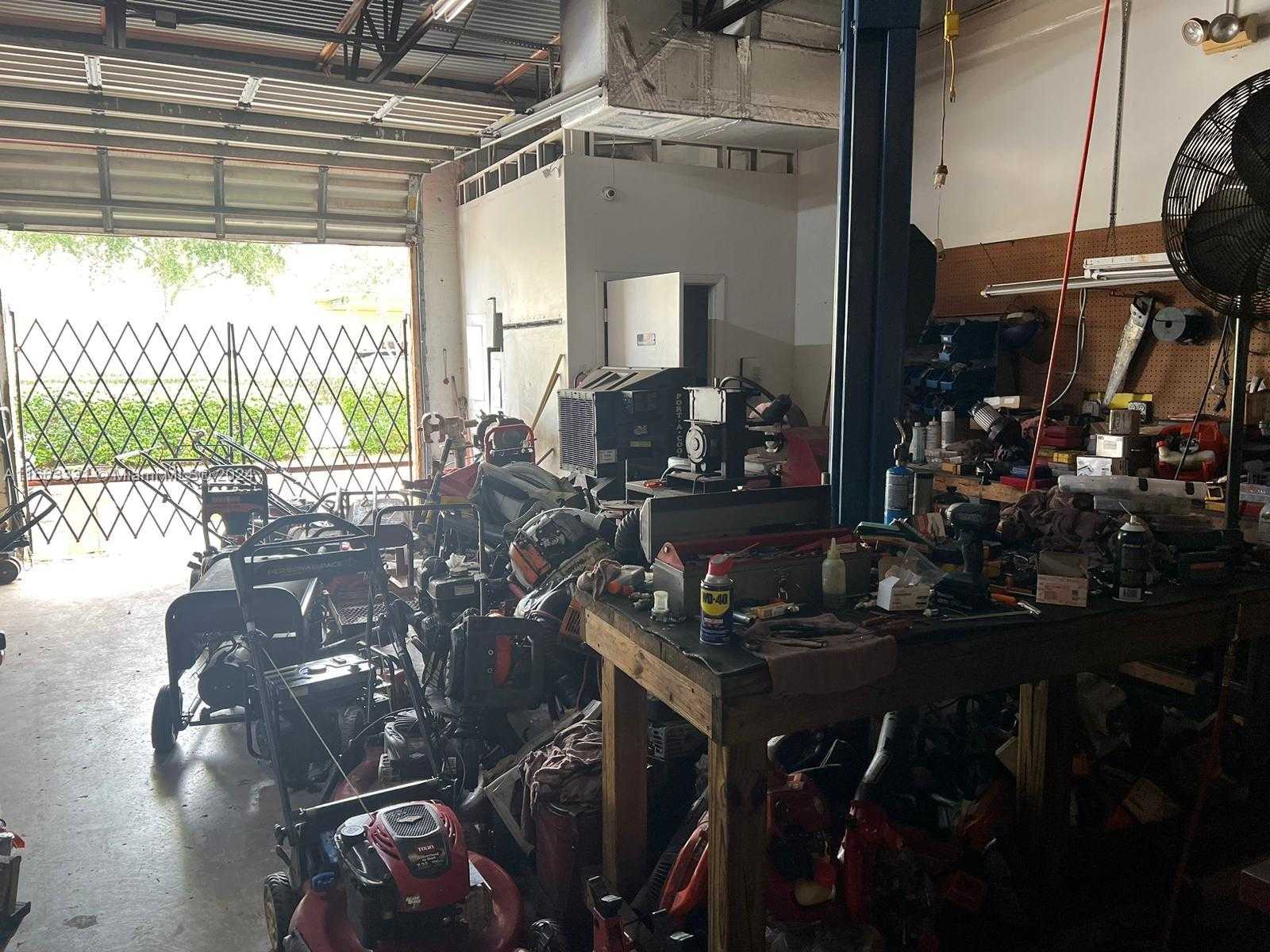 Small Image of 14505 SOUTH WEST 42ND ST, Miami Number 12